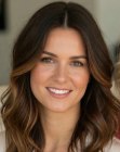 Brunette met lang golvend haar