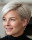 Platinablonde pixiecut