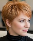 Aardbeiblonde pixiecut