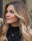 Lang honingblond haar met golven